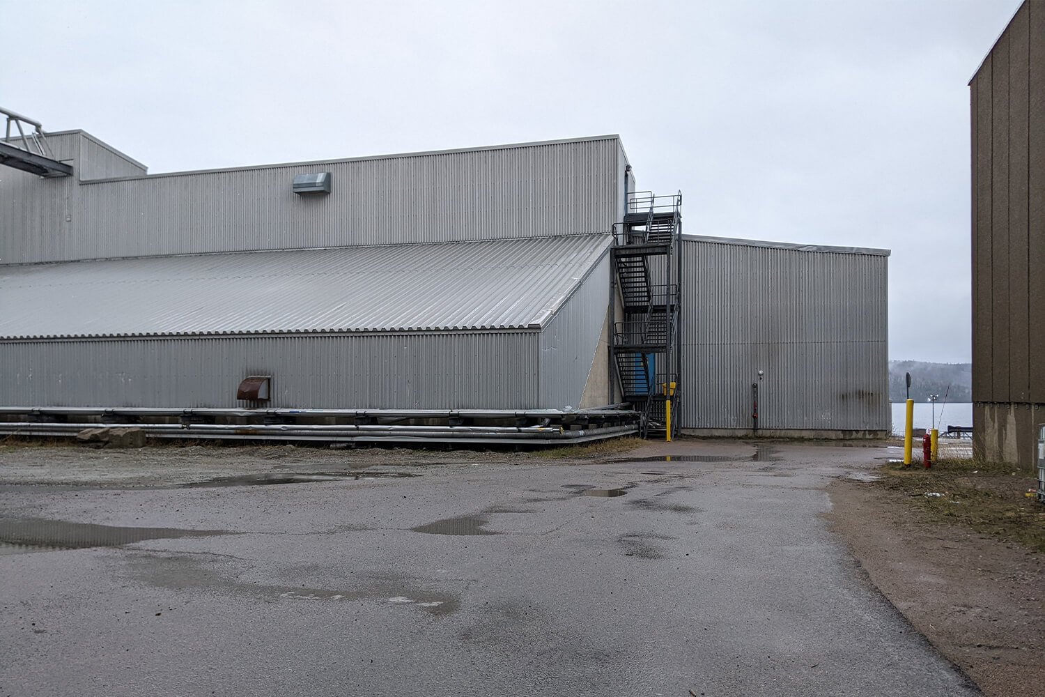 Warehouse with additional capacity
