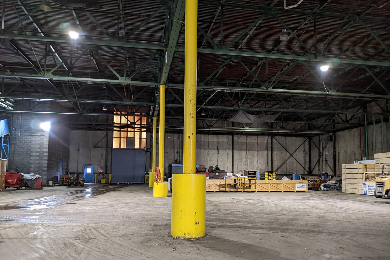 Additional warehouse space, loading door in rear